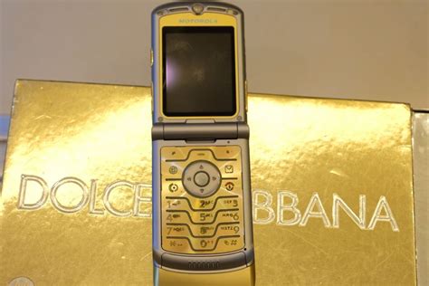 motorola v3i dolce gabbana gold special edition|motorola razr v3i gold.